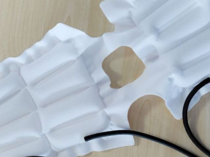 How is the inner bladder of TPU leg massage bag produced by heat?