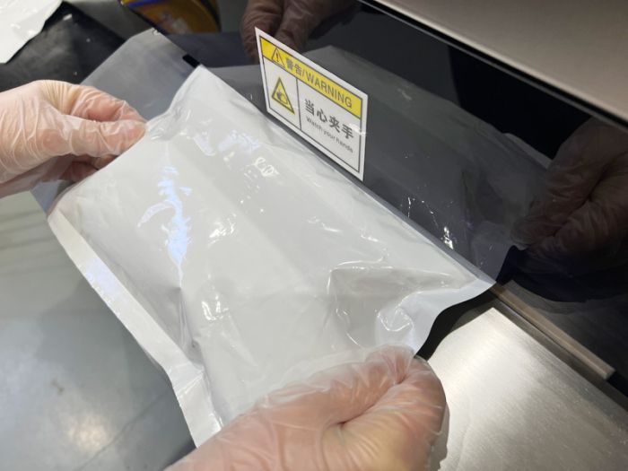 How to improve the working effect of vacuum nitrogen-filled sealing machine