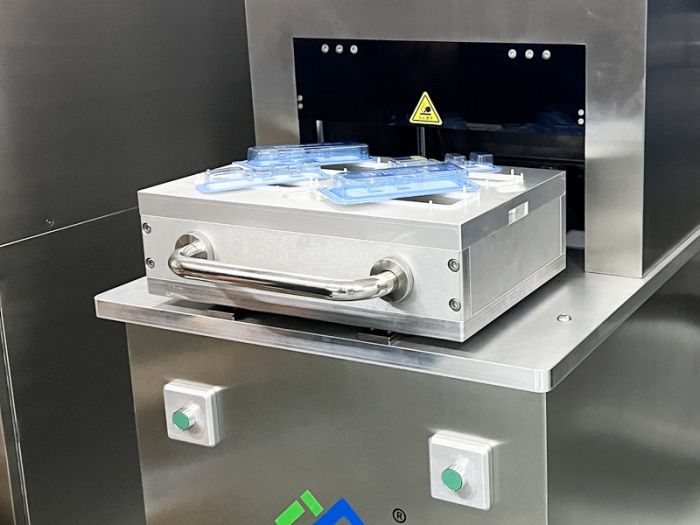 What are the characteristics of sterile packaging for Class III medical devices?