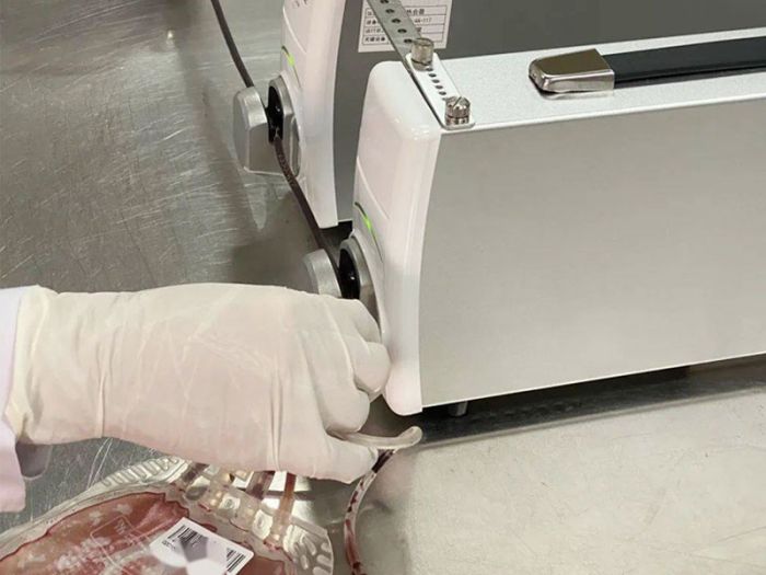 The application fields of blood bag sealing and heat sealing machines