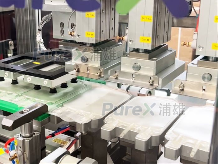 Liquid bag and medicine bag making machine